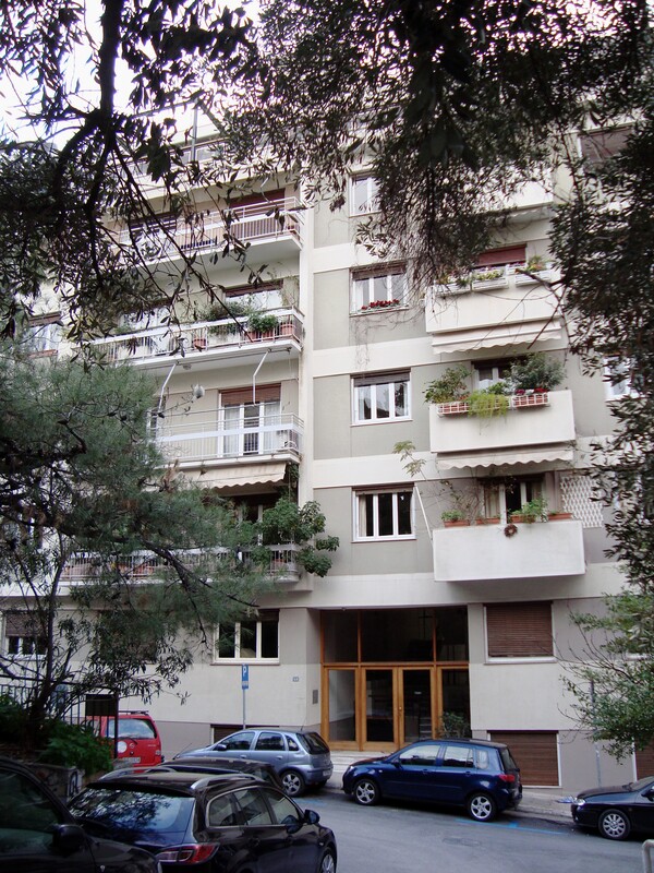 Μια μεγάλη βόλτα στο Κολωνάκι του Νίκου Εγγονόπουλου και του Ανδρέα Εμπειρίκου