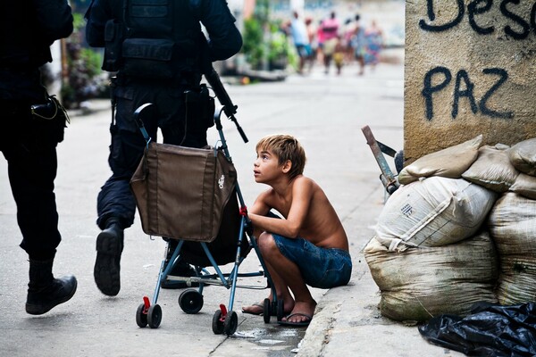 Χαρά και λύπη στις φαβέλες του Ρίο ντε Τζανέιρο