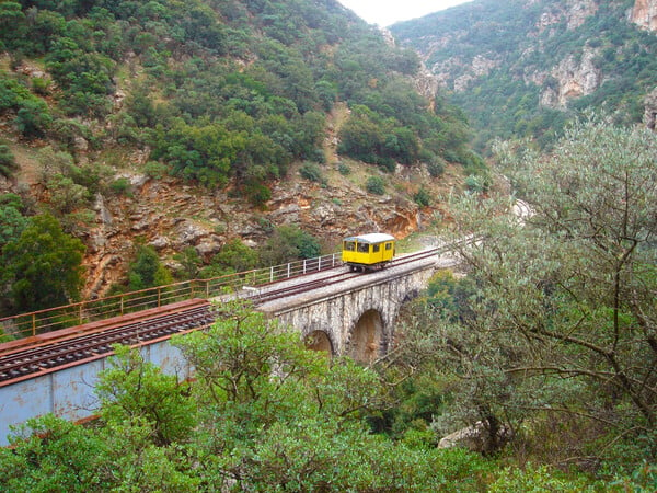 Το εγκαταλελειμμένο σιδηροδρομικό δίκτυο της Πελοποννήσου