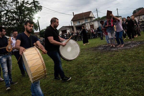 Έκσταση και χορός σε αναμμένα κάρβουνα - Τα μυσταγωγικά Αναστενάρια της Αγίας Ελένης