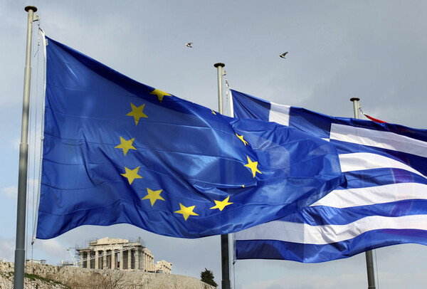 Bloomberg: Η Ευρωζώνη θα καταβάλει στην Ελλάδα τη δόση των 11 δισ. με την ολοκλήρωση της αξιολόγησης