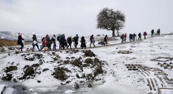 Το οδοιπορικό των προσφύγων στην καρδιά του χειμώνα