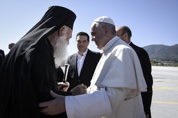 H ιστορική επίσκεψη του Πάπα στη Λέσβο και όλα όσα έγιναν μέσα στις 5 ώρες της παραμονής του