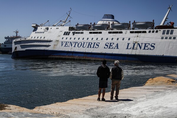 Μεγάλη επιχείρηση στον Πειραιά για "Παναγία Τήνου" - Νέες εντυπωσιακές φωτό και βιντεο από τη βύθιση