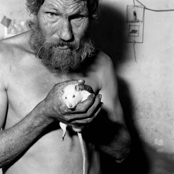 Something rich and strange... O υπόγειος κόσμος του Roger Ballen