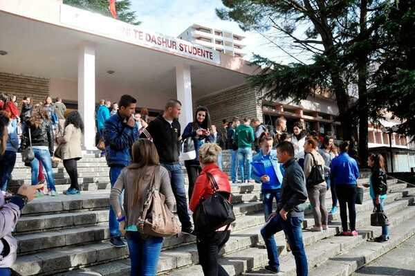 Ύβρεις και απειλές από Αλβανούς εθνικιστές για ντοκιμαντέρ Έλληνα καθηγητή στο Αργυρόκαστρο