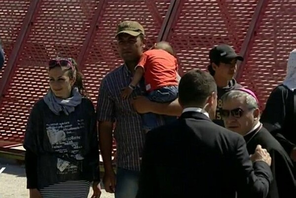 O Πάπας έφυγε παίρνοντας μαζί του οικογένειες προσφύγων