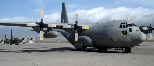 Με δύο C-130 και μια φρεγάτα συμμετέχει η Ελλάδα στις έρευνες για το αεροσκάφος