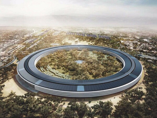 Η εντυπωσιακή κυκλική στέγη του αμφιθεάτρου του 'διαστημικού' αρχηγείου της Apple