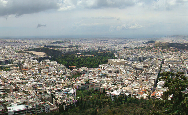 Όταν στο Κολωνάκι κρυώνουν και στον Άγιο Παντελεήμονα έχουν ανοιχτά τα καλοριφέρ