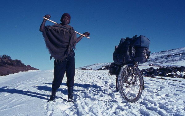 Η ιστορία του ανθρώπου που γυρνούσε όλο τον κόσμο με ποδήλατο για 50 χρόνια