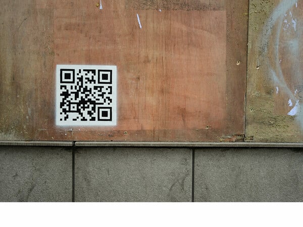 Νέο έργο του Banksy έκανε την εμφάνισή του, απέναντι από την Γαλλική πρεσβεία στο Λονδίνο