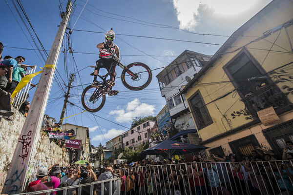 Εσύ ξέρεις τι είναι το urban downhill;