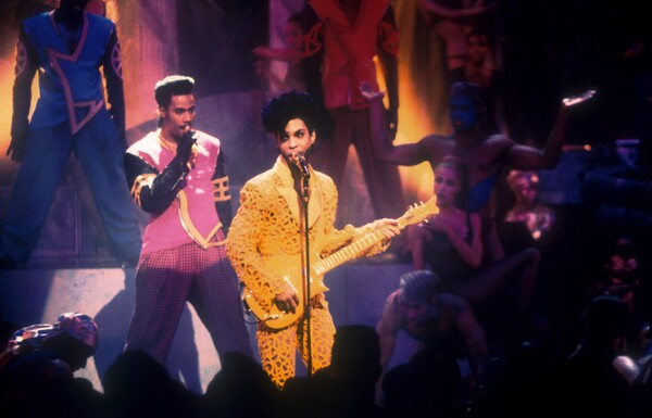 Ο Prince ερμηνεύει το Get Off στα ΜΤV και περνά στην ιστορία ως το πιο sexy live που έχει γίνει ποτέ