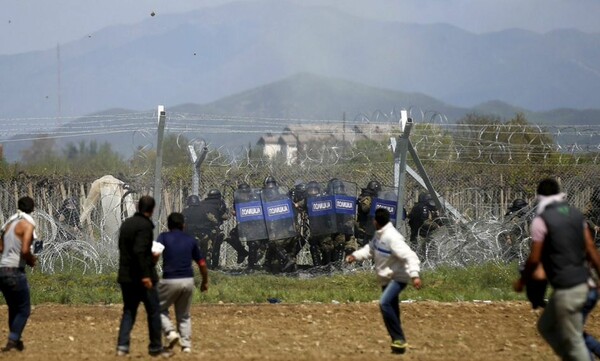 Τα Σκόπια έβγαλαν αιχμηρή ανακοίνωση για τη στάση Ελλήνων αστυνομικών στα επεισόδια στην Ειδομένη
