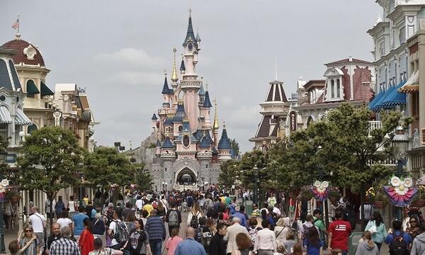 Παρίσι: Συναγερμός στη Disneyland- Συνελήφθη ένοπλος που είχε μαζί του και αντίγραφο του Κορανίου