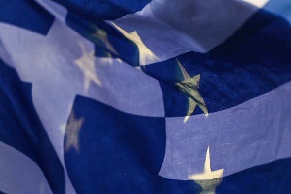 Ύφεση το 2016 και ανάκαμψη από το 2017 προβλέπει το ΔΝΤ για την ελληνική οικονομία