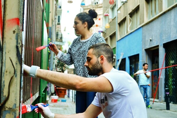 Χτες έγινε κάτι ωραίο στην πολύχρωμη οδό Πιττάκη, στο Μοναστηράκι