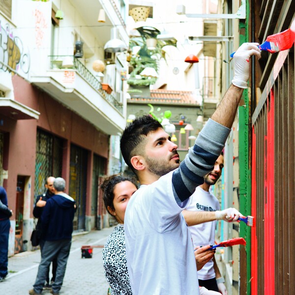 Χτες έγινε κάτι ωραίο στην πολύχρωμη οδό Πιττάκη, στο Μοναστηράκι