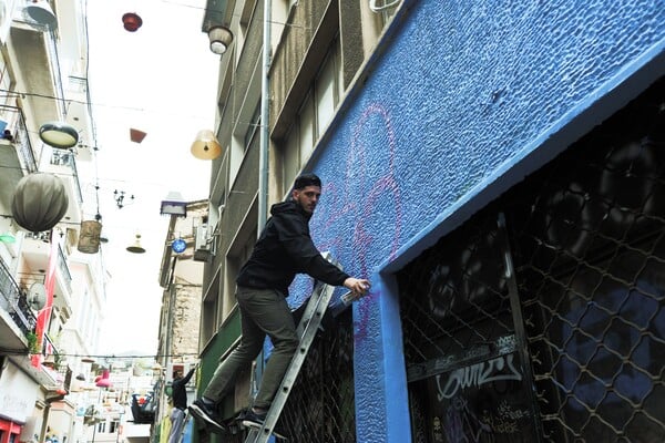 Χτες έγινε κάτι ωραίο στην πολύχρωμη οδό Πιττάκη, στο Μοναστηράκι