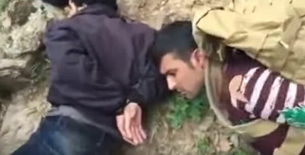 Bίντεο σοκ από τη Βουλγαρία - Πολίτες κυνηγούν και δένουν μετανάστες στο δάσος