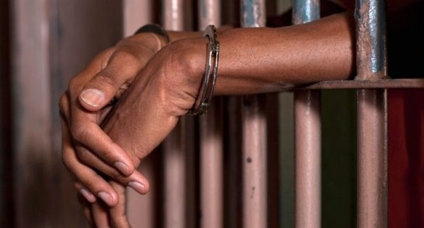 Με χημικό ευνουχισμό και μικροτσίπ θα αντιμετωπίζει πλέον η Ινδονησία τους παιδόφιλους