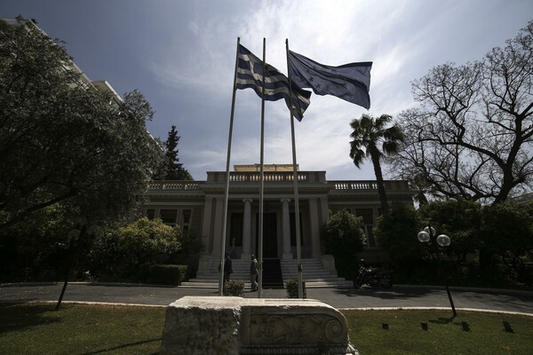 Έκτακτη σύσκεψη στο Μαξίμου για το διάλογο Τόμσεν - Βελκουλέσκου που αποκάλυψε το Wikileaks