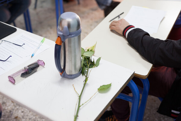 Ένα μεσημέρι στο Ανοιχτό Σχολείο Μεταναστών στην Παλιά Κοκκινιά