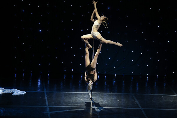 Οι κορυφαίοι pole dancers εντυπωσίασαν χθες βράδυ στην Αθήνα