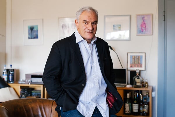 Ο Τάσος Μπουλμέτης έγραψε 33 φορές το σενάριο της νέας του ταινίας