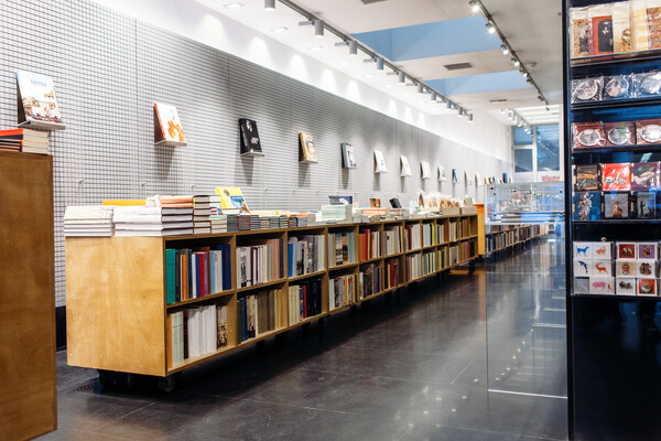 Σε αυτό το βιβλιοπωλείο θα βρεις τις εκδόσεις 150 ελληνικών πανεπιστημιακών, ερευνητικών και πολιτιστικών ιδρυμάτων