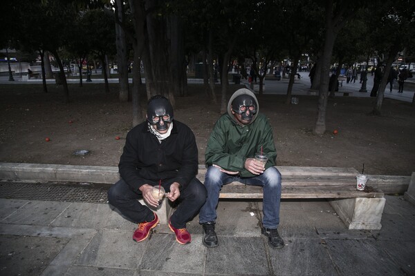 To Zombie Walk επέστρεψε -Δεκάδες ζόμπι Αθηναίοι έσπειραν τον τρόμο διασκεδάζοντας στο κέντρο της πόλης