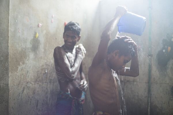 Μέσα στα εργοστάσια παιδικής εργασίας του Μπαγκλαντές