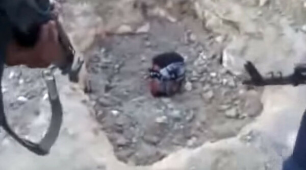 Το ISIS φέρεται να έθαψε ζωντανά μέλη του που έφυγαν από το πεδίο της μάχης