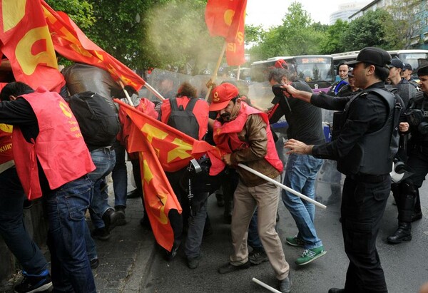 Χιλιάδες άνθρωποι στους δρόμους σε όλη την Ευρώπη για την Πρωτομαγιά