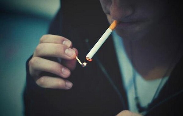 Έρευνα: Οι άνεργοι που είναι καπνιστές βρίσκουν πολύ πιο δύσκολα δουλειά