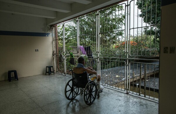 Νεογνά που πεθαίνουν και τραγικές ελλείψεις φαρμάκων - Η πλήρης κατάρρευση του συστήματος δημόσιας υγείας της Βενεζουέλας