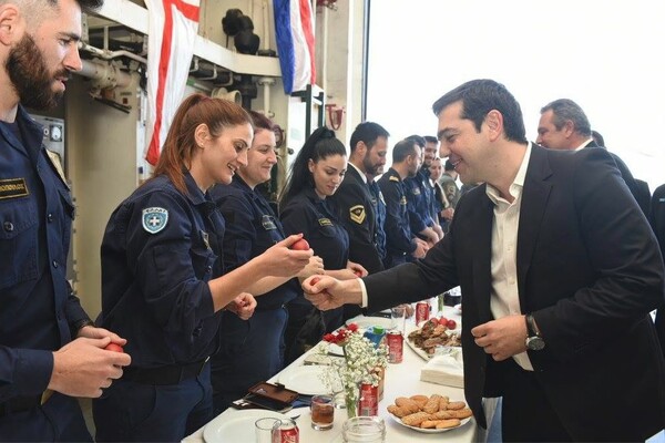 O Αλέξης Τσίπρας και ο Πάνος Καμμένος στη φρεγάτα Αδρίας για τον εορτασμό του Πάσχα (φωτό)