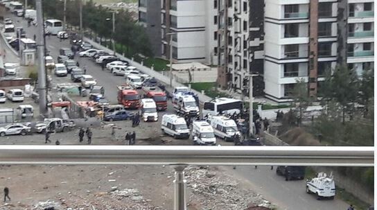 Τουρκία: Ισχυρή έκρηξη πριν από λίγο κοντά σε σταθμό λεωφορείων στην πόλη Ντιγιάρμπακιρ
