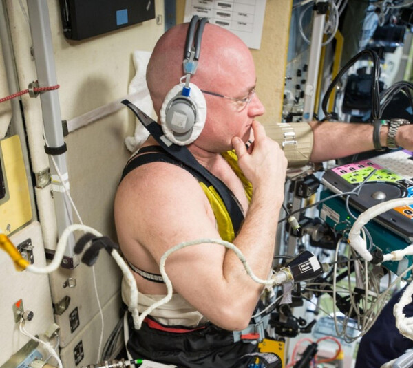 Ψηλότερος κατά 5 εκατοστά γύρισε από το διάστημα ο Αμερικανός αστροναύτης