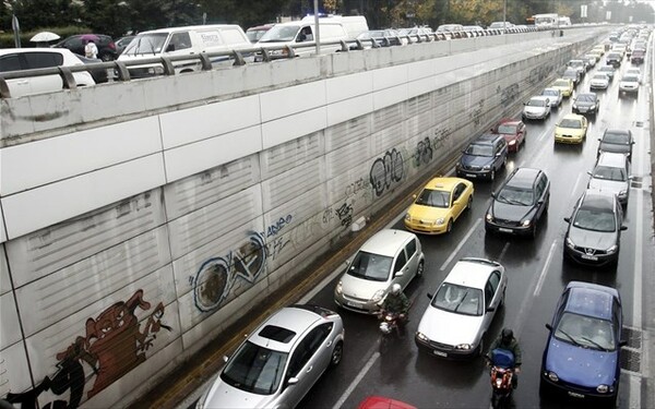Τέλη κυκλοφορίας με το μήνα, προωθεί νέα διάταξη