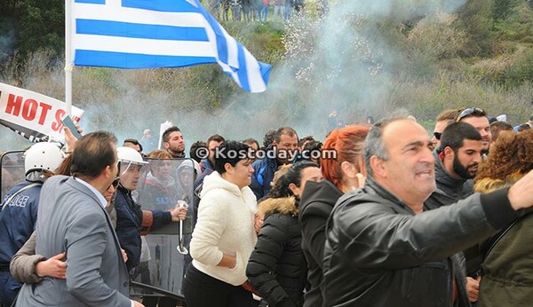 Επεισόδια μεταξύ ΜΑΤ και πολιτών στην Κω με χρήση χημικών και δακρυγόνων