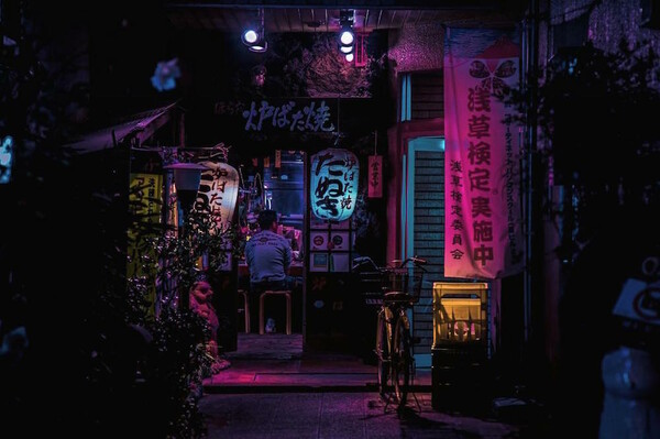 Τα φώτα του Τόκιο: μια neon μελαγχολία