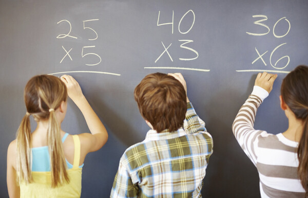Τα μαθηματικά αγχώνουν περισσότερο τα κορίτσια από τα αγόρια