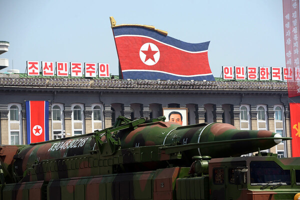 Αυξάνει η ένταση στην Κορεατική χερσόνησο: Nέα εκτόξευση πυραύλων από τη Βόρεια Κορέα
