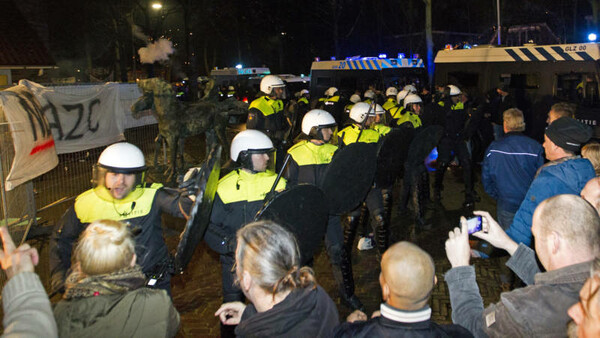 Ολλανδία: Προειδοποιητικά πυρά κατά διαδηλωτών που αντιδρούν σε κέντρο φιλοξενίας προσφύγων