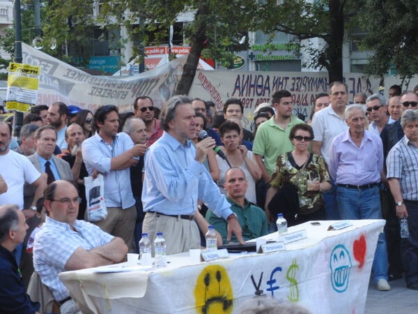 14 αποδείξεις πως ένας εξωγήινος έχει μπει στο σώμα του Κατρούγκαλου