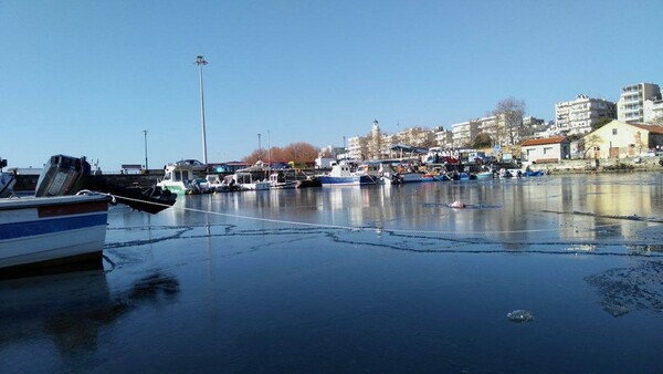 Πάγωσε το λιμάνι στην Αλεξανδρούπολη