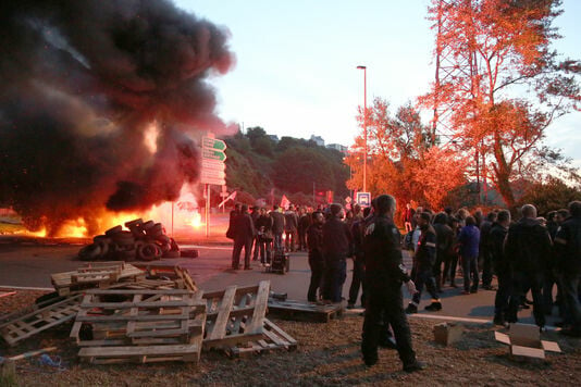 Κλιμακώνονται οι κινητοποιήσεις στη Γαλλία