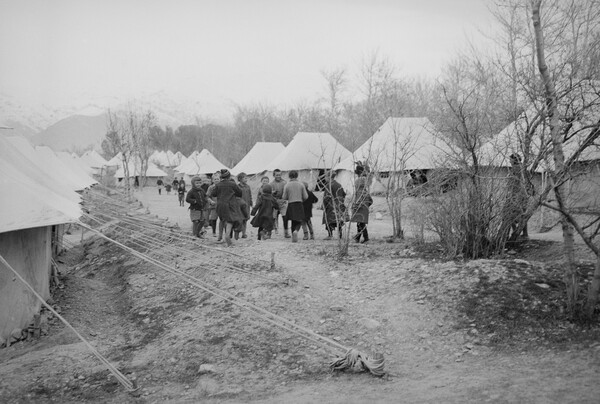 Πολωνοί πρόσφυγες που βρέθηκαν στο Ιράν το 1943